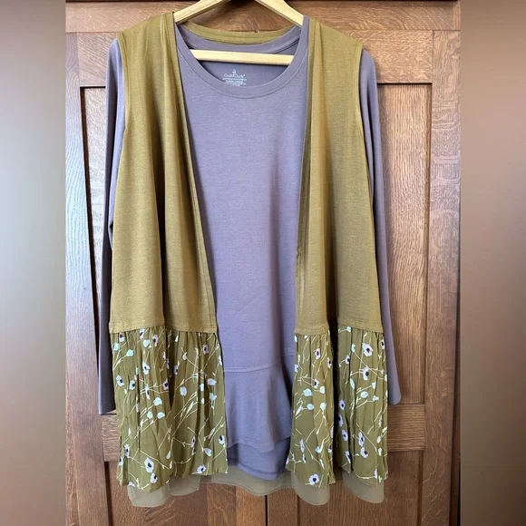 Logo open vest. Olive green and lavender. Size XS. - Picture 5 of 14